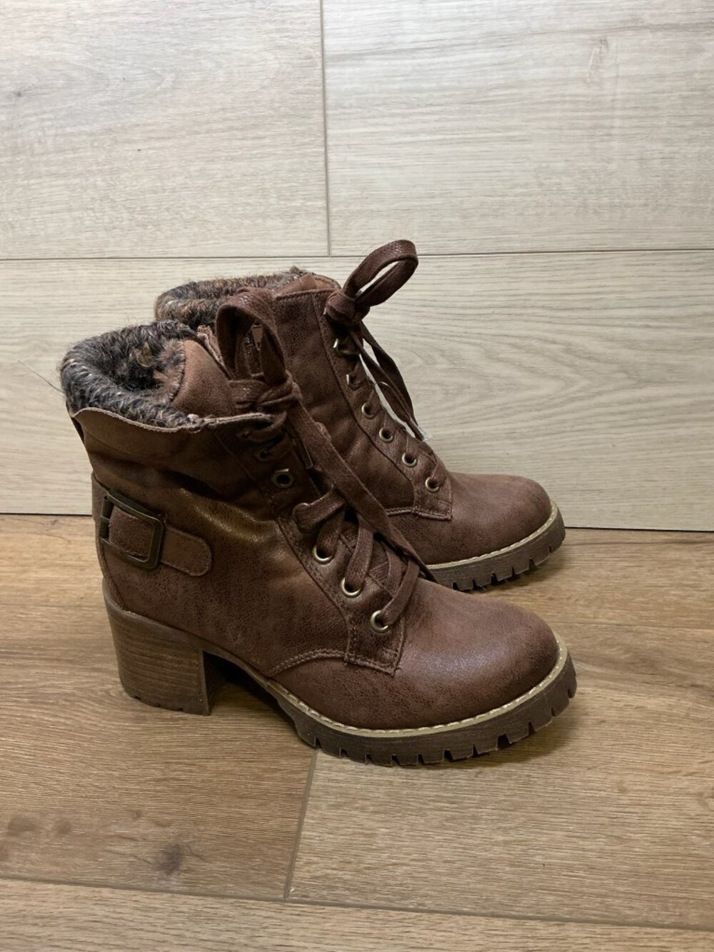 Carlos Santana Gibson Lace Up Ankle Boots Sie 5M Dark Brown